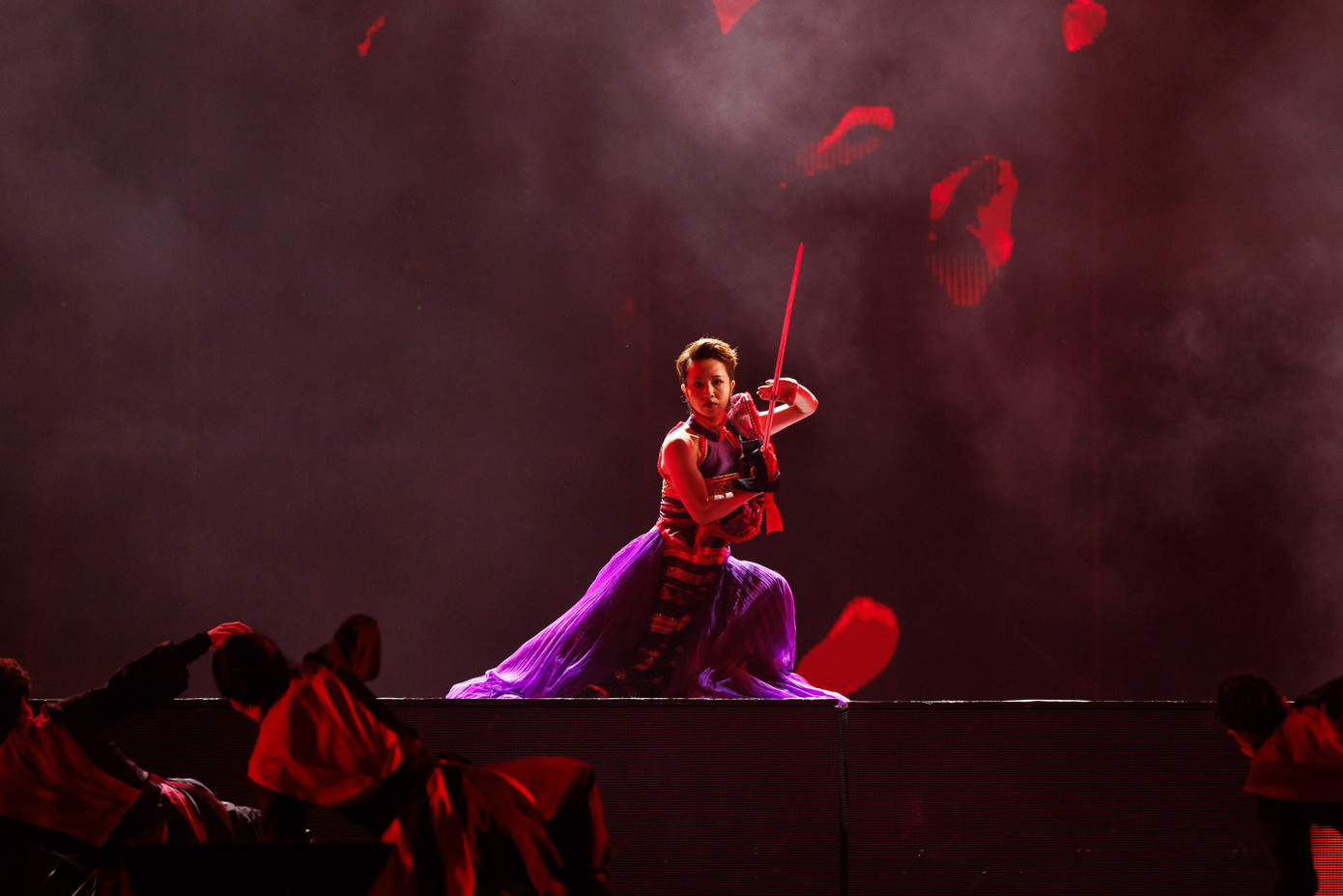 Màn múa kiếm "tuyệt đối điện ảnh" của "chị đẹp" Thúy Hiền đang viral cõi mạng.