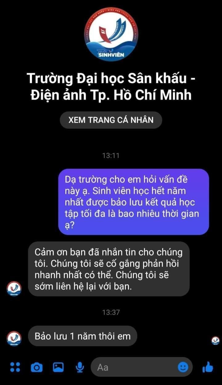 Đoạn tin nhắn của chủ tài khoản với fanpage trường Đại học Sân khấu Điện ảnh TP.HCM về thời hạn bảo lưu.