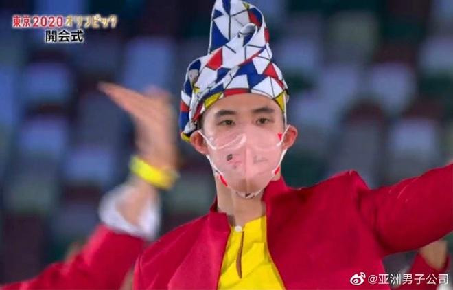 Dù đeo khẩu trang "kín mít", Welson Sim vẫn đủ sức khiến hội chị em "đổ gục".