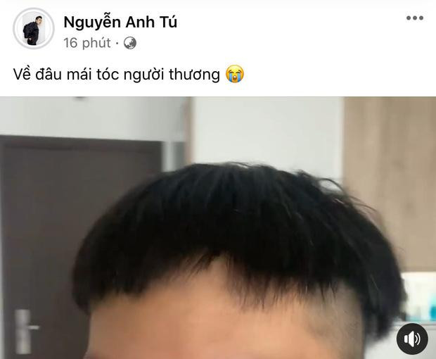 Anh Tú "than trời" trước mái tóc mới không giống ai do chính tay Lyly "tạo mẫu". Anh Tú "than trời" trước mái tóc mới không giống ai do chính tay Lyly "tạo mẫu".