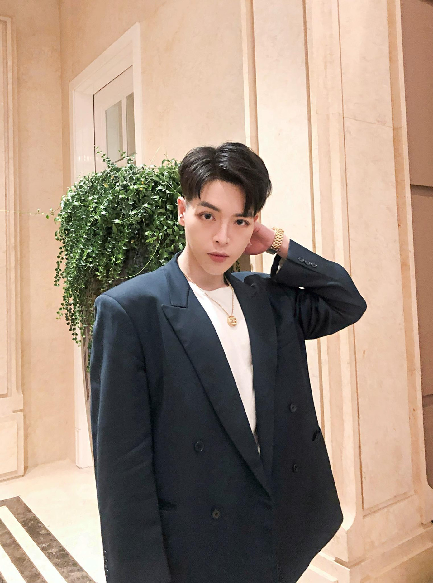 Đang yên đang lành, Đức Phúc bị vạ lây bởi tin đồn "trên trời rơi xuống" khiến người hâm mộ nam ca sĩ vô cùng bức xúc. Đang yên đang lành, Đức Phúc bị vạ lây bởi tin đồn "trên trời rơi xuống" khiến người hâm mộ nam ca sĩ vô cùng bức xúc.