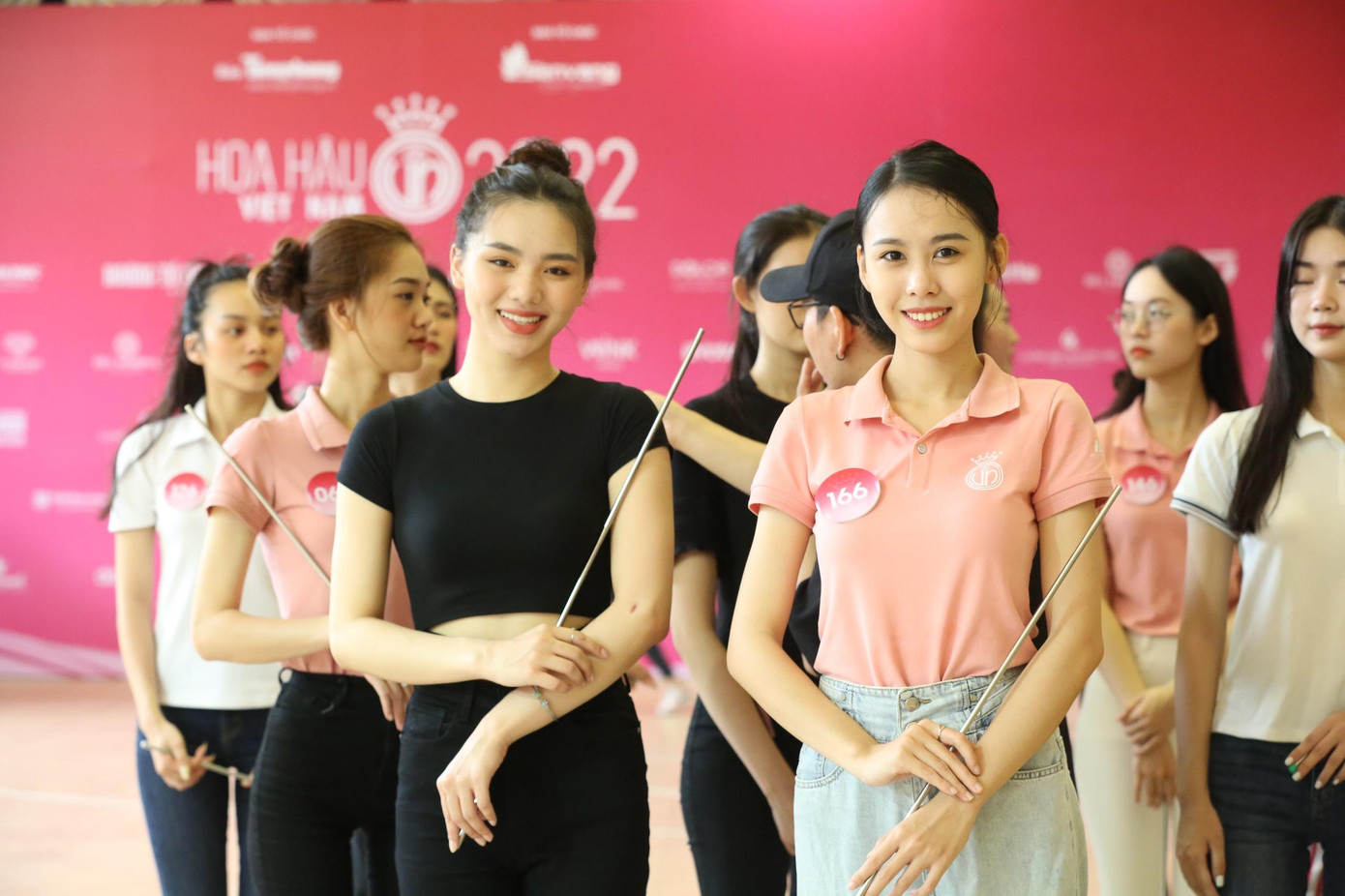 Trong hành trình chinh phục chiếc vương miện, các thí sinh Hoa hậu Việt Nam 2022 xem nhau như những người bạn cùng tiến. Trong hành trình chinh phục chiếc vương miện, các thí sinh Hoa hậu Việt Nam 2022 xem nhau như những người bạn cùng tiến.