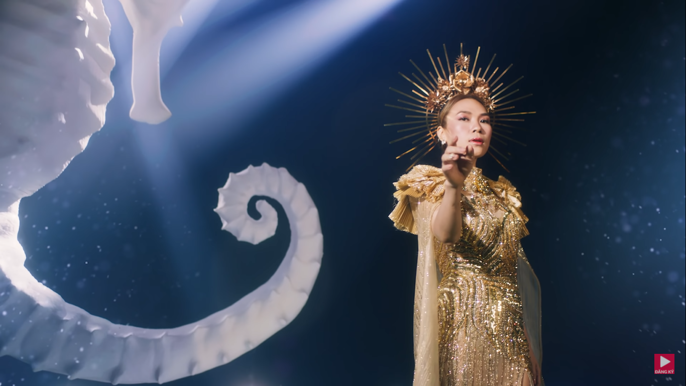 Mỹ Tâm xuất hiện với tạo hình đầy quyền lực trong "Hào Quang" Mỹ Tâm xuất hiện với tạo hình đầy quyền lực trong "Hào Quang"