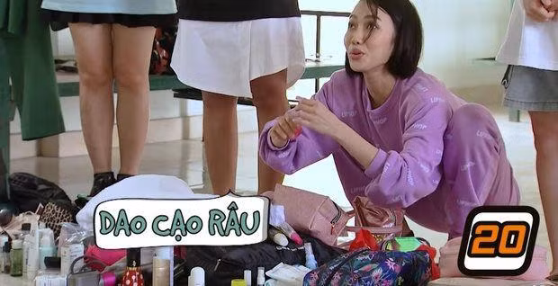 và cả dao cạo râu! và cả dao cạo râu!