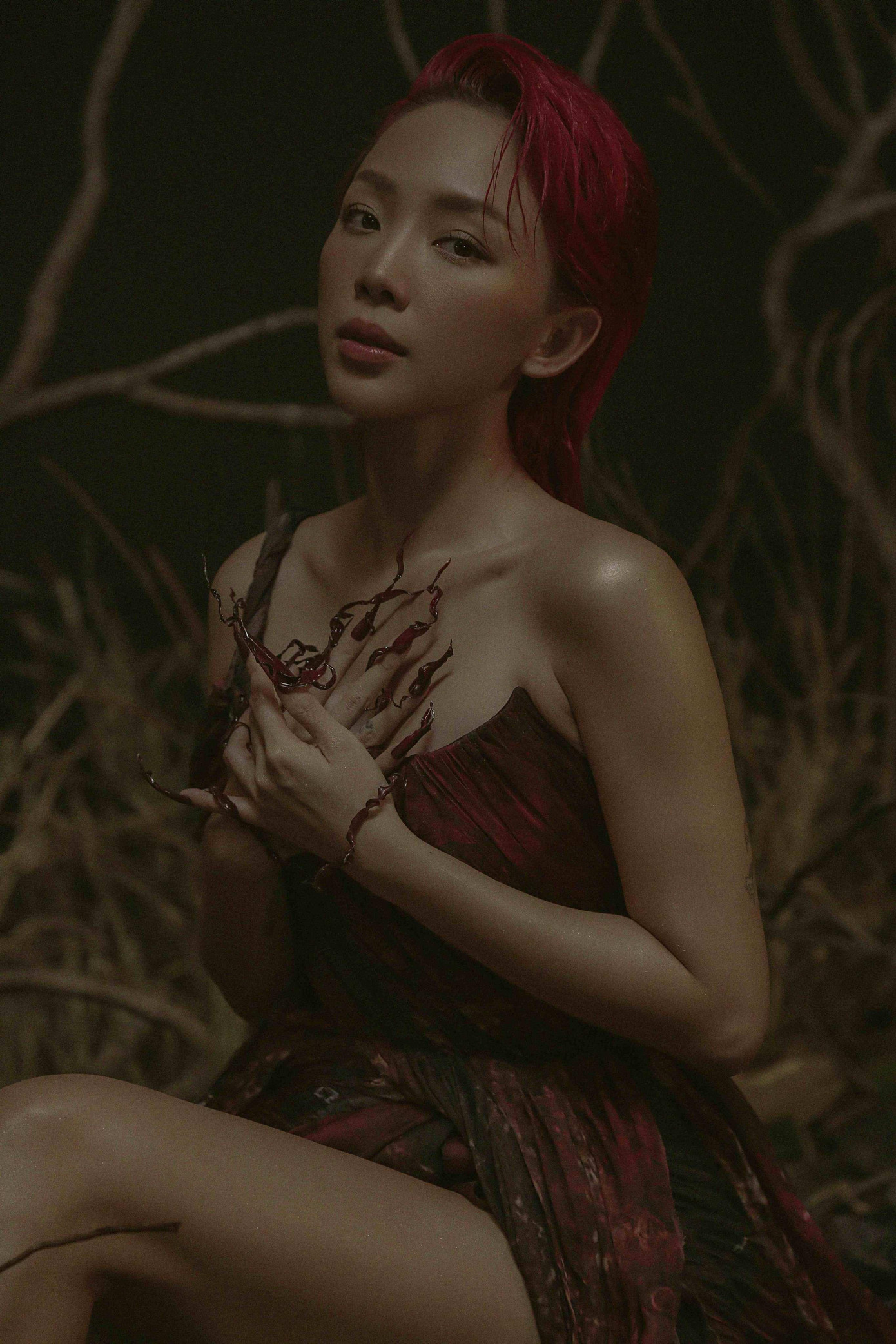 Tóc Tiên mượn hình ảnh cây để miêu tả quá trình xây dựng một mối quan hệ.