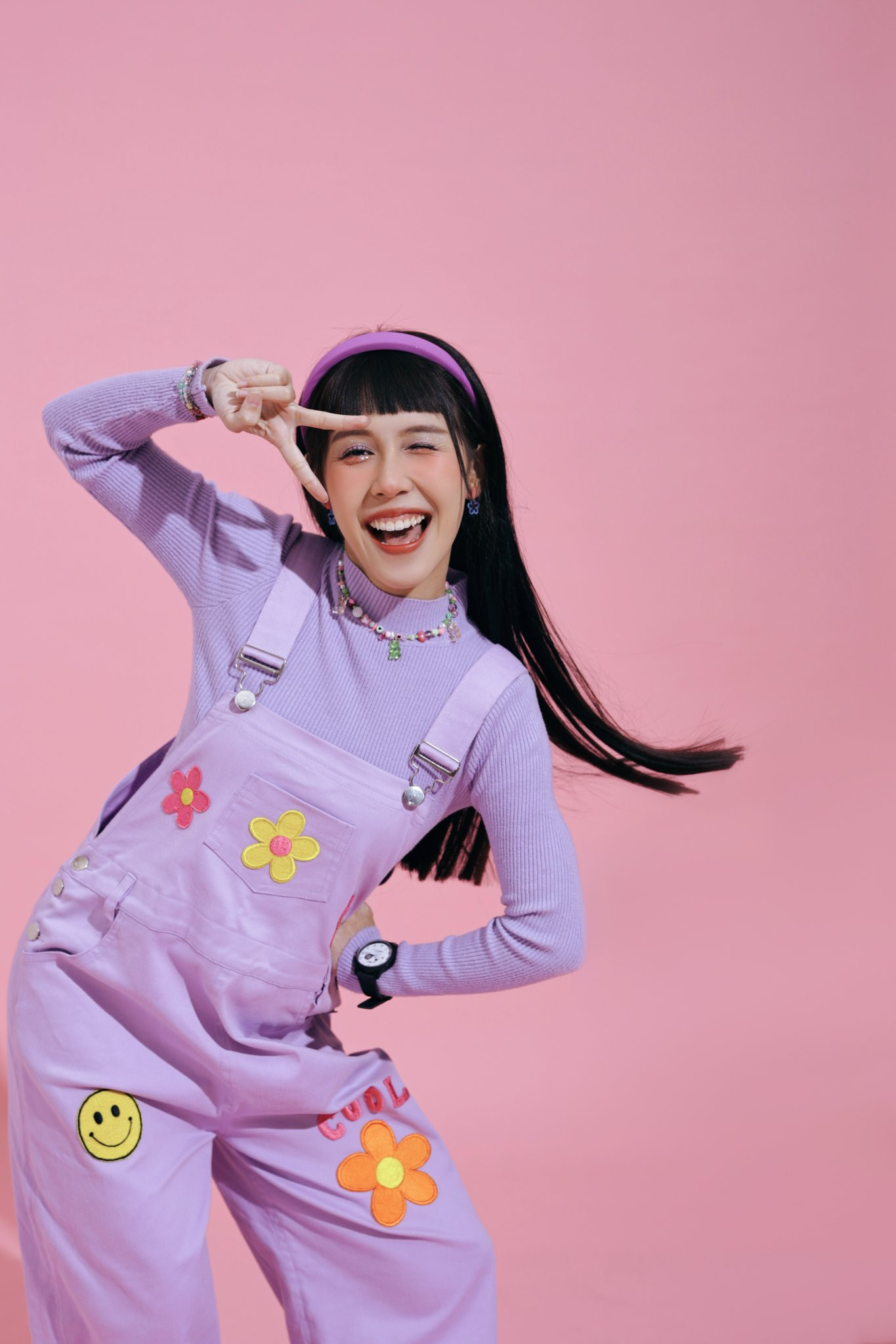 Liên tục thay đổi hình ảnh và phong cách thời trang giúp Hậu Hoàng giữ được sức nóng.