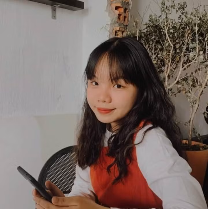 Tường Vi cảm thấy may mắn vì đã đậu vào trường Đại học yêu thích bằng phương án xét tuyển học bạ. Ảnh: NVCC Tường Vi cảm thấy may mắn vì đã đậu vào trường Đại học yêu thích bằng phương án xét tuyển học bạ. Ảnh: NVCC