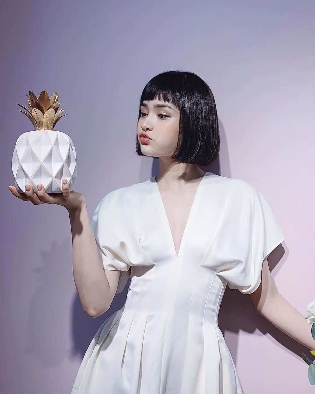 Icon trái dứa xuất hiện trong đoạn clip có phải là ngầm hé lộ về cô nàng?