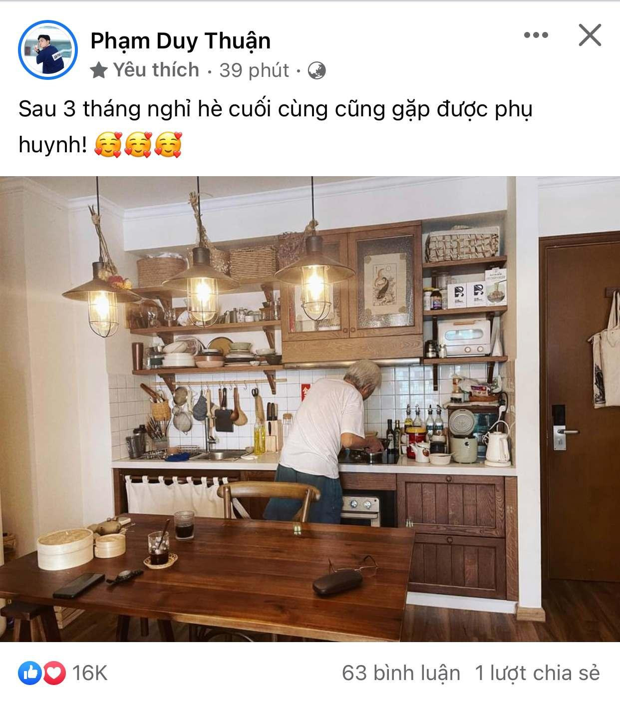 Jun Phạm tận hưởng niềm vui sum vầy bên gia đình.