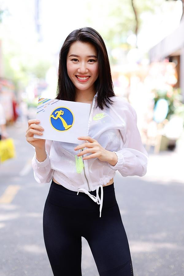 Thúy Ngân khiến nhiều người bất ngờ vì sở hữu thể lực tốt, chơi hết mình.