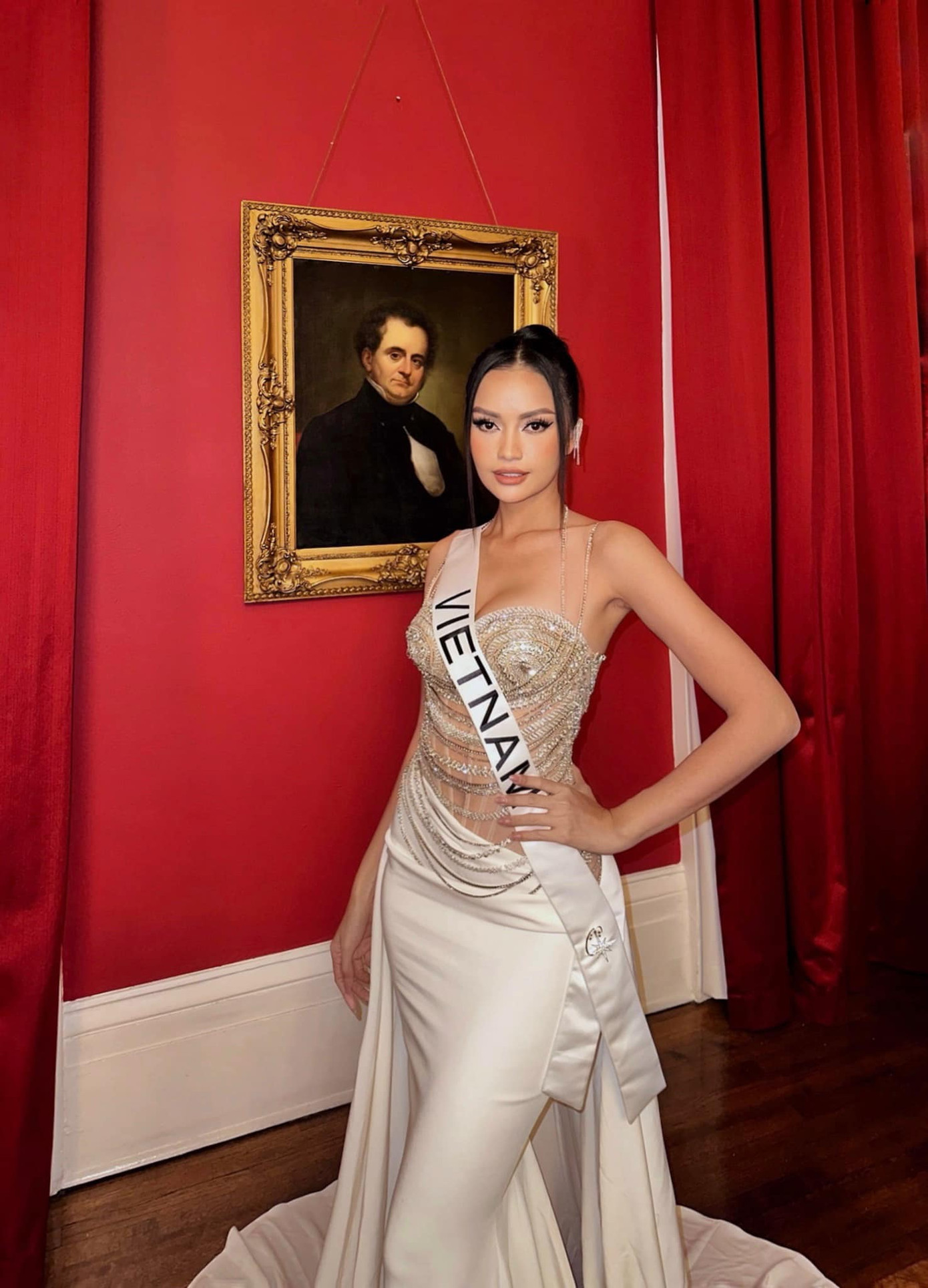 Nhìn lại hành trình tham gia cuộc thi, đại diện Việt Nam luôn mang đến hình ảnh người phụ nữ Việt Nam hiện đại vô cùng chỉn chu, rạng rỡ và đầy tự tin.