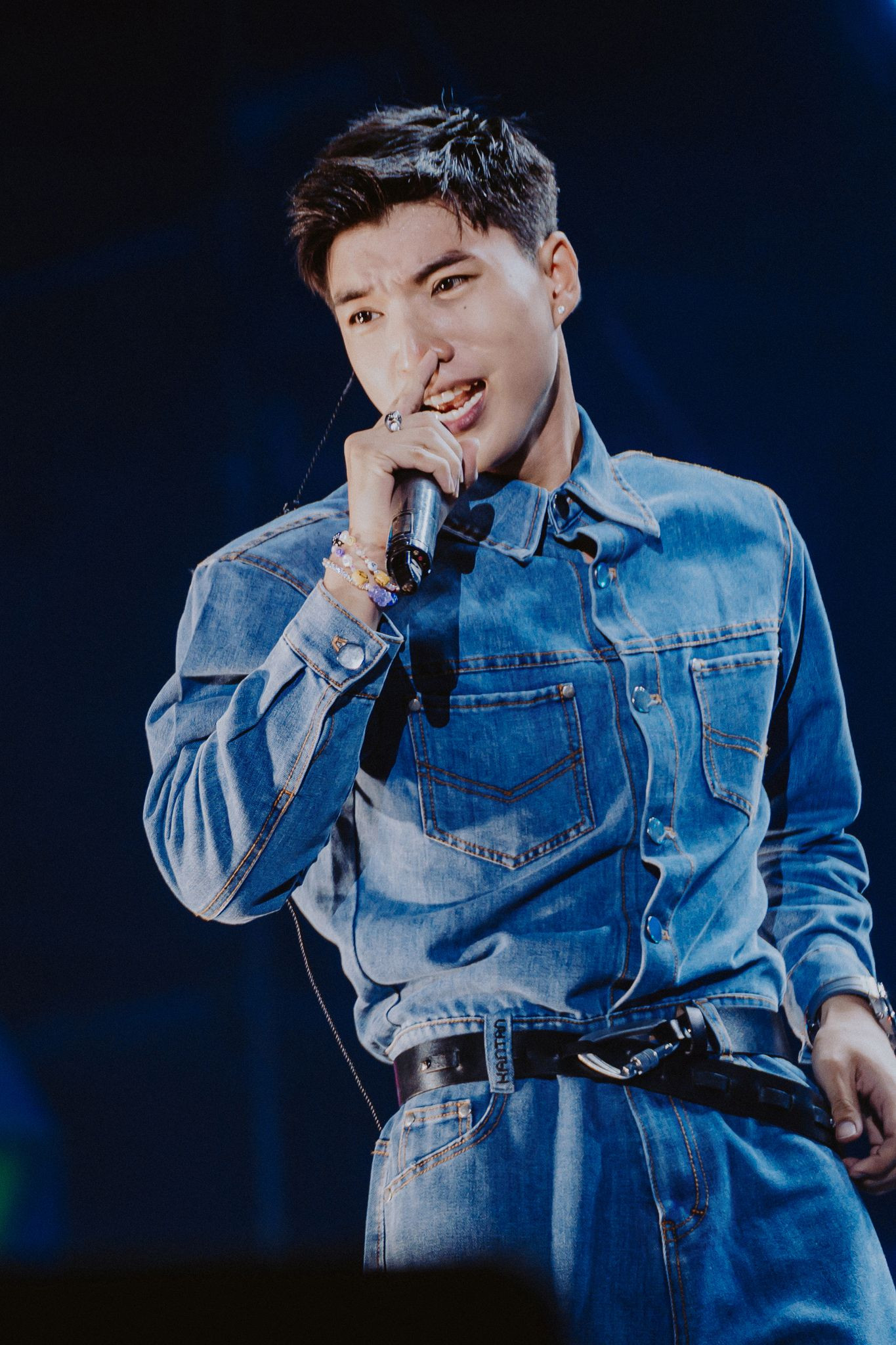 HIEUTHUHAI đã có 1 năm hoạt động âm nhạc cực năng suất khi liên tục cho ra mắt loạt sản phẩm: Ngủ Một Mình, Vệ Tinh (feat.Hoàng Tôn).