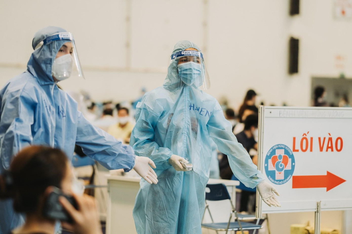 Từ đầu mùa dịch đến nay, Hoa hậu H'Hen Niê thường xuyên dành thời gian cho các hoạt động thiện nguyện. Từ đầu mùa dịch đến nay, Hoa hậu H'Hen Niê thường xuyên dành thời gian cho các hoạt động thiện nguyện.