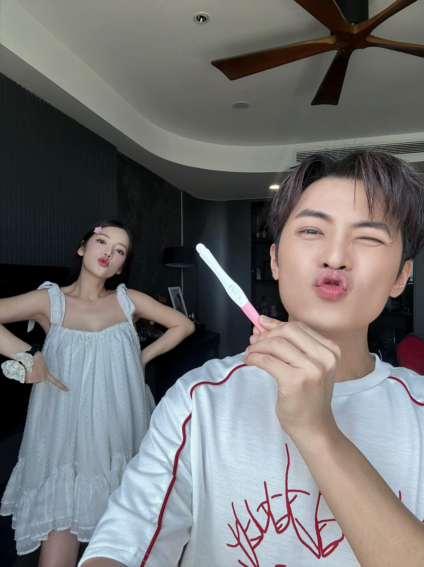 Cả hai chính thức "lên chức" sau 1 năm về chung nhà.