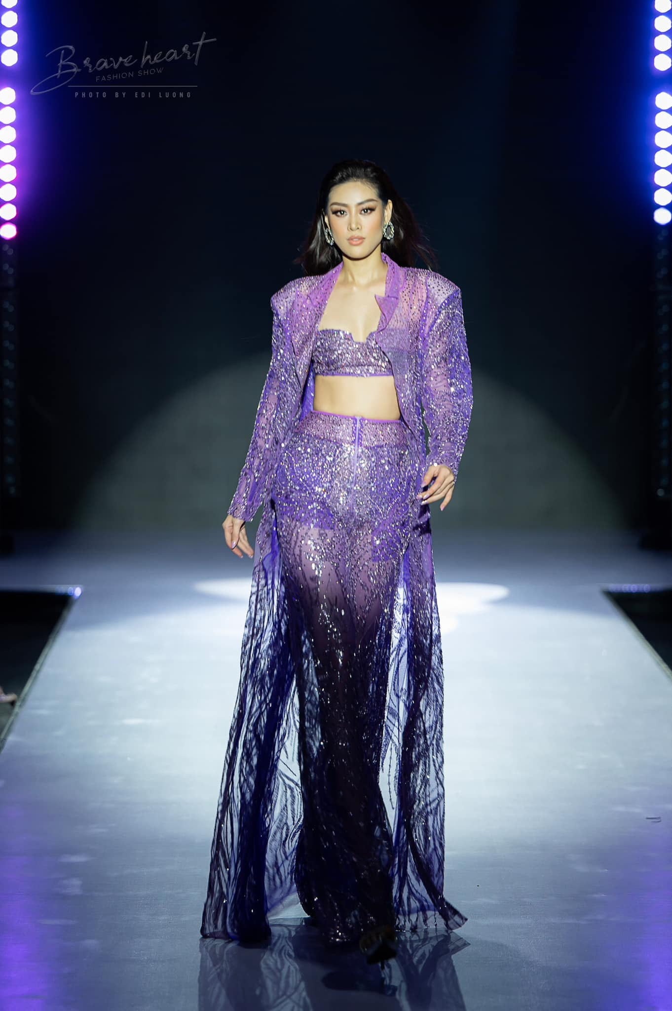 Vừa qua, người đẹp đã tổ chức một show diễn thời trang mang tên Brave Heart Fashion Show của riêng mình. Vừa qua, người đẹp đã tổ chức một show diễn thời trang mang tên Brave Heart Fashion Show của riêng mình.