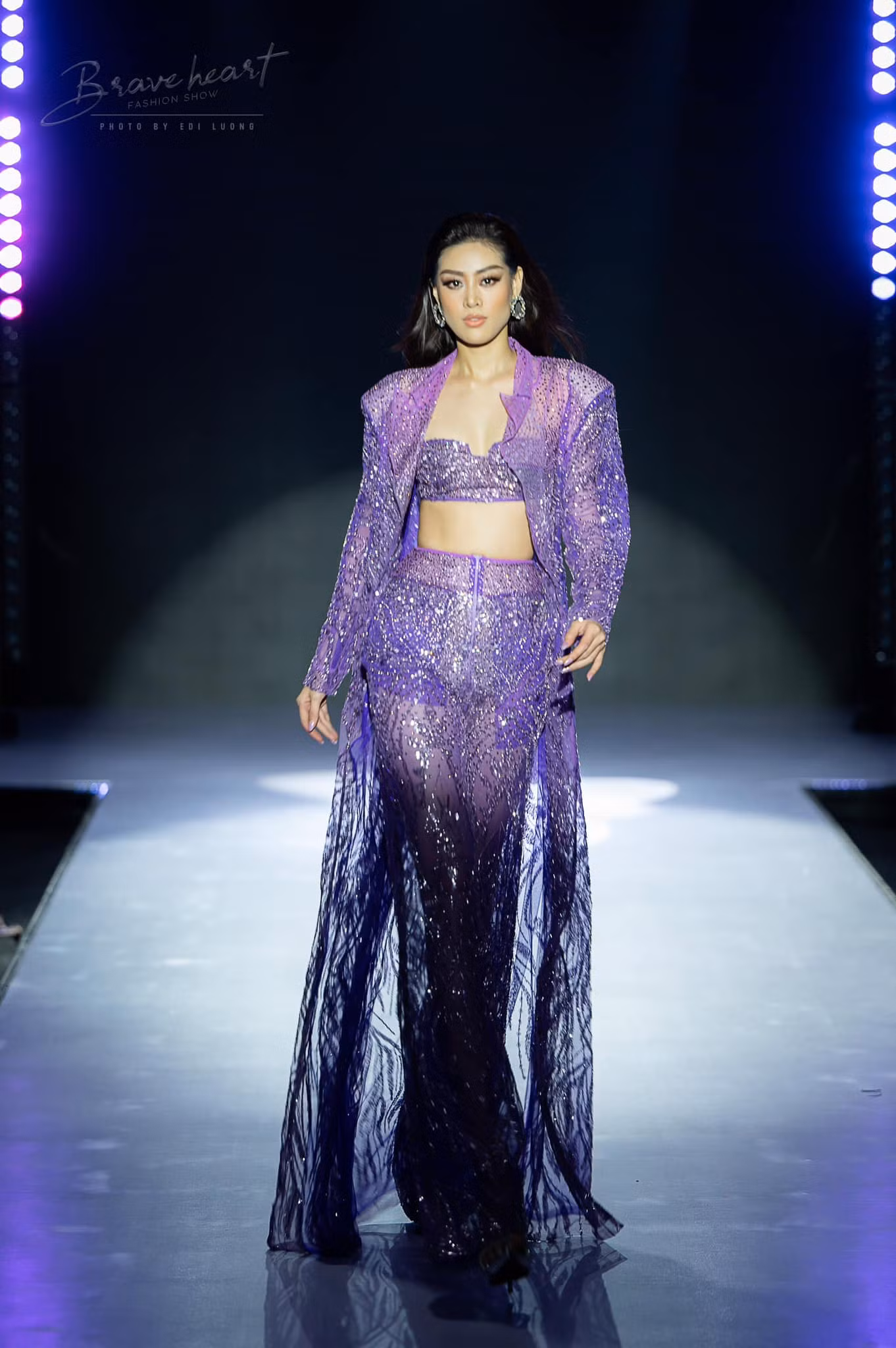 Vừa qua, người đẹp đã tổ chức một show diễn thời trang mang tên Brave Heart Fashion Show của riêng mình.