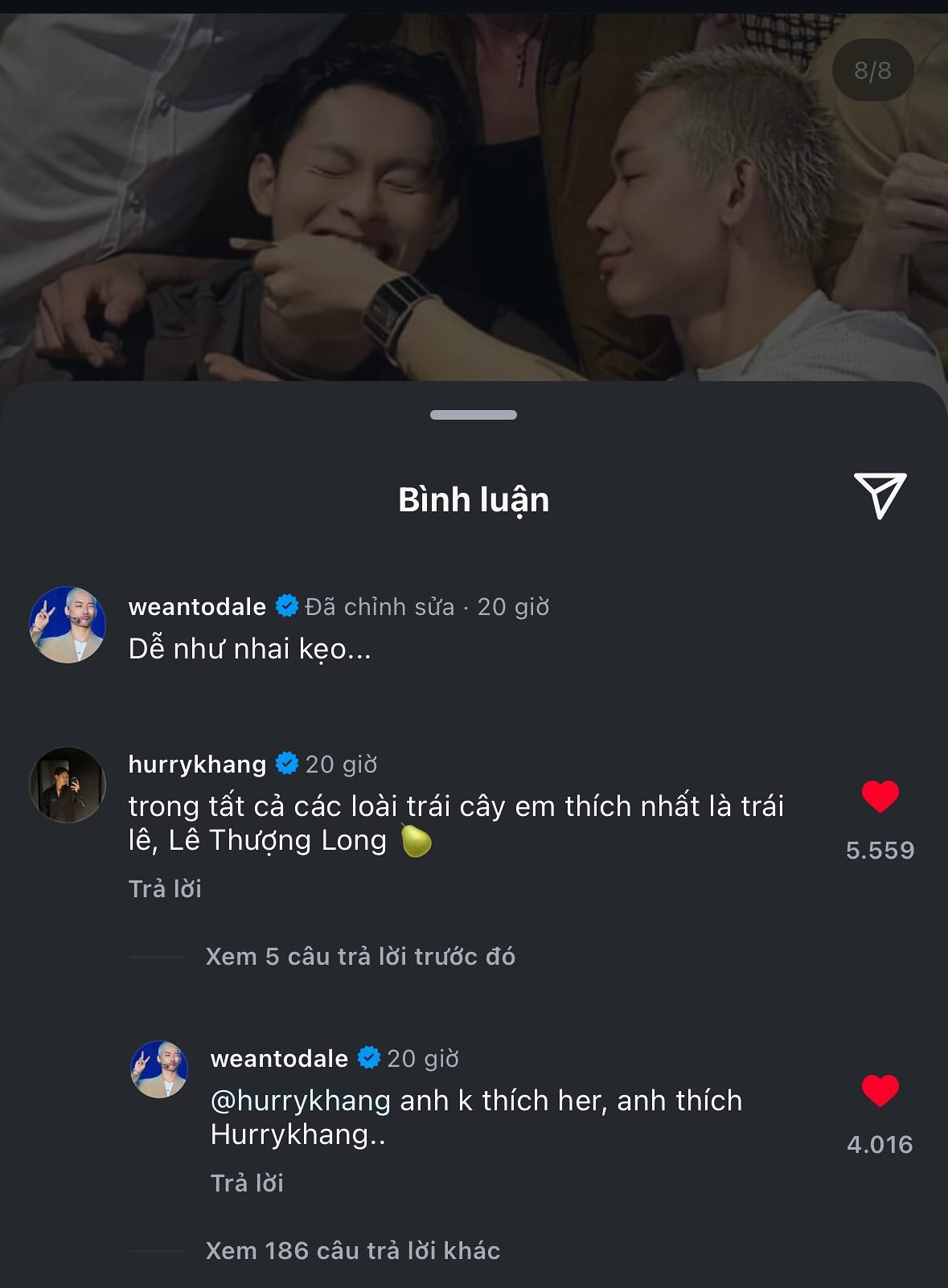 Loạt bình luận "thả thính" qua lại giữa 2 "anh trai" khiến netizen vô cùng thích thú.