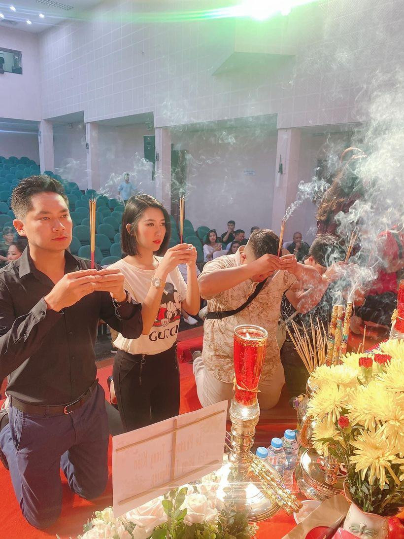 Ngày giỗ tổ Sân khấu thường được tổ chức trang trọng với sự góp mặt của nhiều nghệ sĩ. Ngày giỗ tổ Sân khấu thường được tổ chức trang trọng với sự góp mặt của nhiều nghệ sĩ.