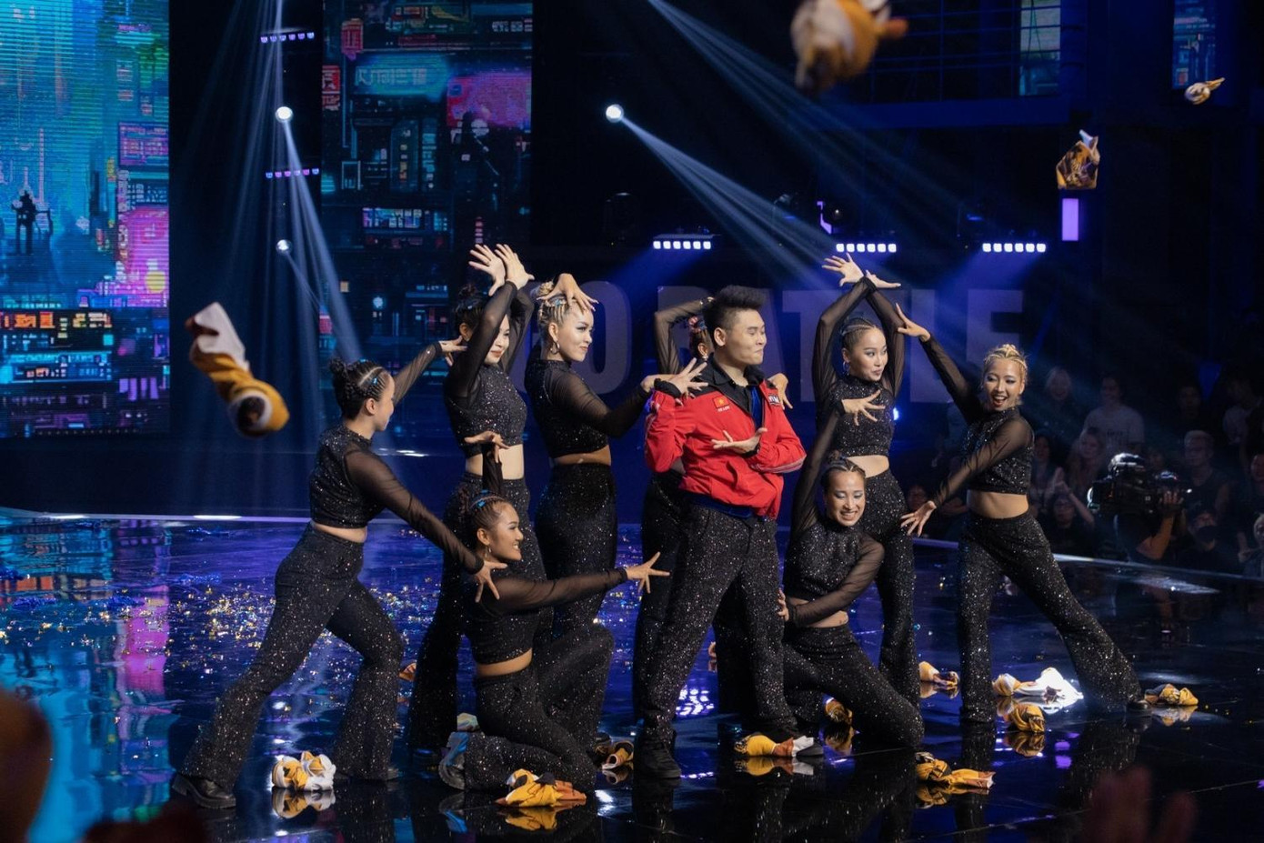 C2 Low mang đến màn trình diễn mang tên C2 Low's Waacking Journey do chính mình tự biên đạo.