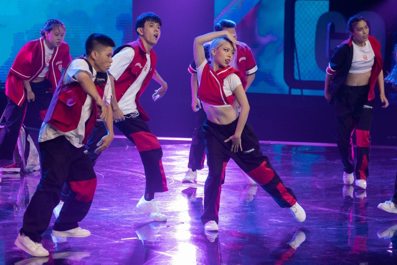 tlinh cũng cùng với rapper Low G thể hiện phần rap cho ca khúc Quốc Tít sử dụng.