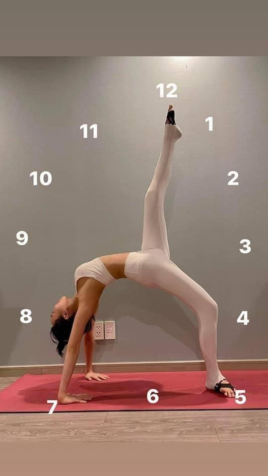 Thì ra đây là tư thế yoga lấy cảm hứng từ kim đồng hồ