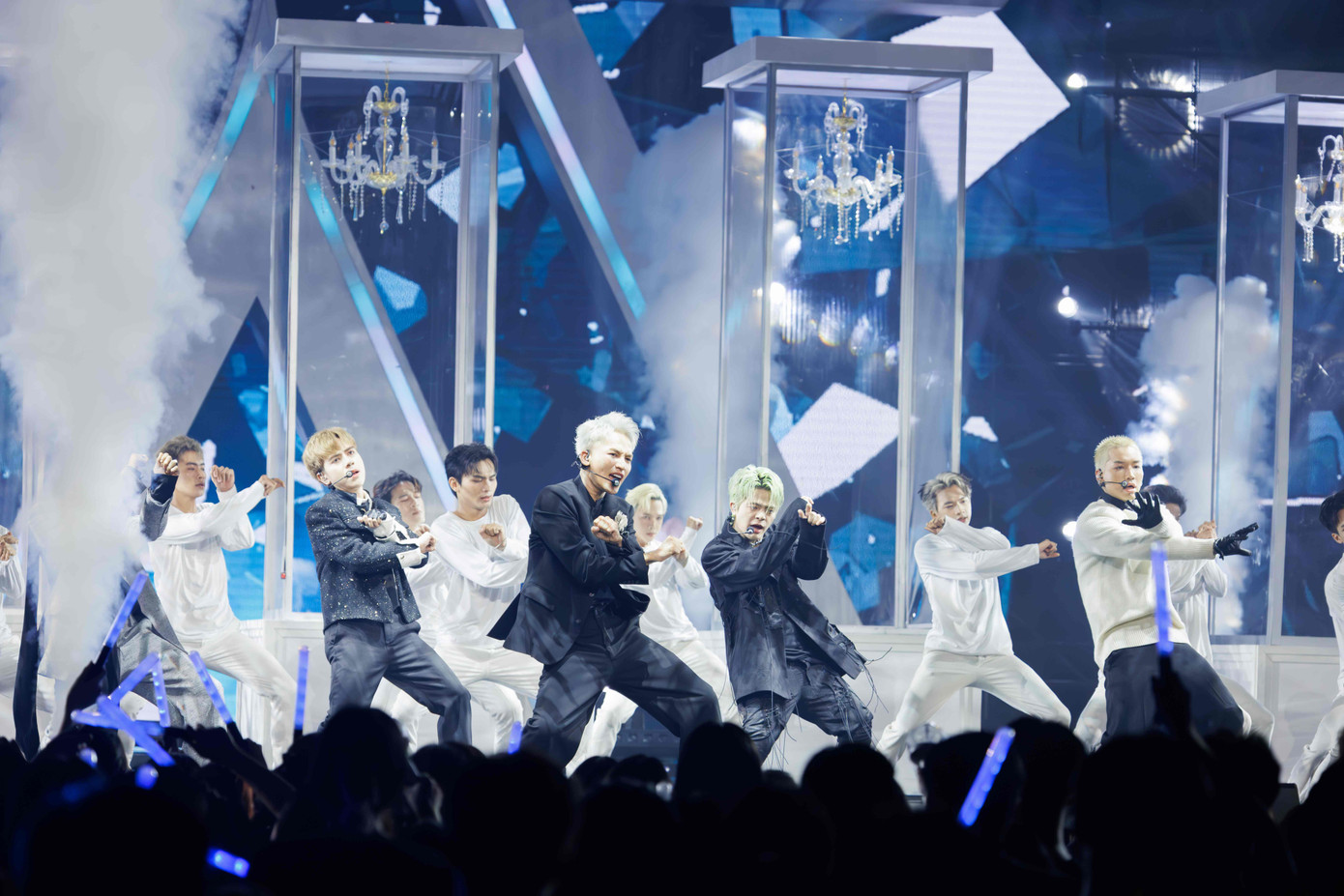 Dù gặp "kiếp nạn" mất file, team RHYDER vẫn mang đến một live stage cuốn hút, bắt tai với ca khúc Chân Thành. Tuy nhiên, chủ đề tình đơn phương và concept sân khấu của team RHYDER không tạo được dấu ấn mạnh mẽ. Dù gặp "kiếp nạn" mất file, team RHYDER vẫn mang đến một live stage cuốn hút, bắt tai với ca khúc Chân Thành. Tuy nhiên, chủ đề tình đơn phương và concept sân khấu của team RHYDER không tạo được dấu ấn mạnh mẽ.