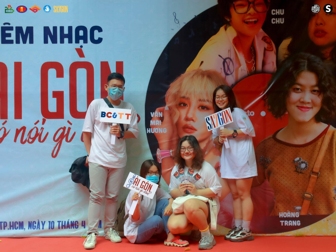 Đêm nhạc Sài Gòn Có Nói Gì Đâu nhận được sự quan tâm của nhiều khán giả trẻ. Đêm nhạc Sài Gòn Có Nói Gì Đâu nhận được sự quan tâm của nhiều khán giả trẻ.