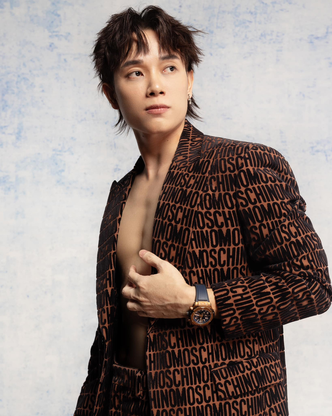 Trúc Nhân giờ đã thay đổi hoàn toàn "giao diện", không còn quá màu mè như xưa.