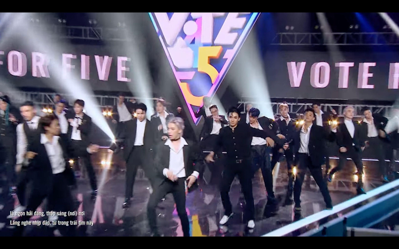 Những cú lia máy vội vã khiến người xem không khỏi chóng mặt.