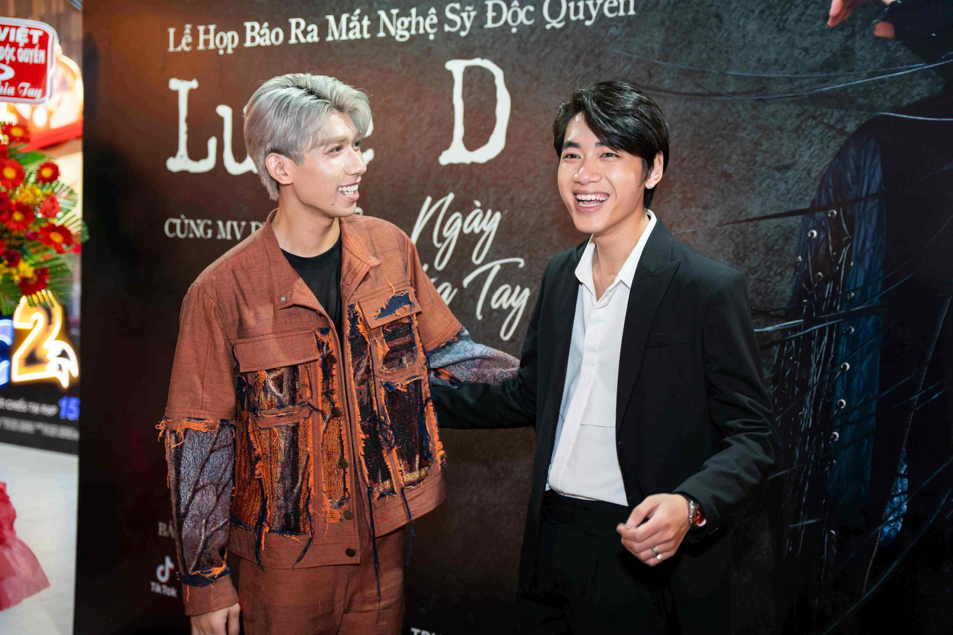 K-ICM đến chúc mừng "đàn em" Luke D