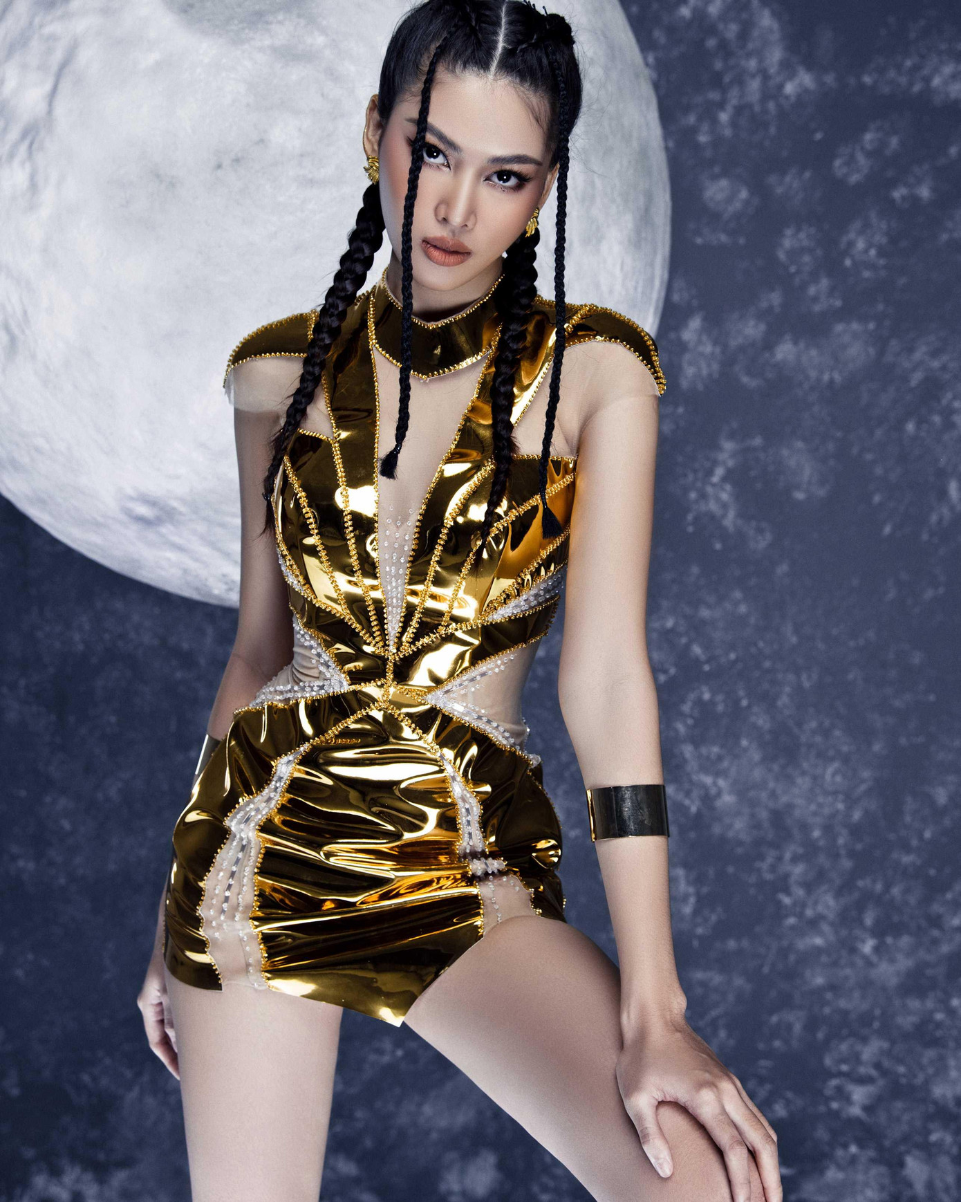 Tạo hình ấn tượng, cá tính của Á hậu Ngọc Thảo trong BST.