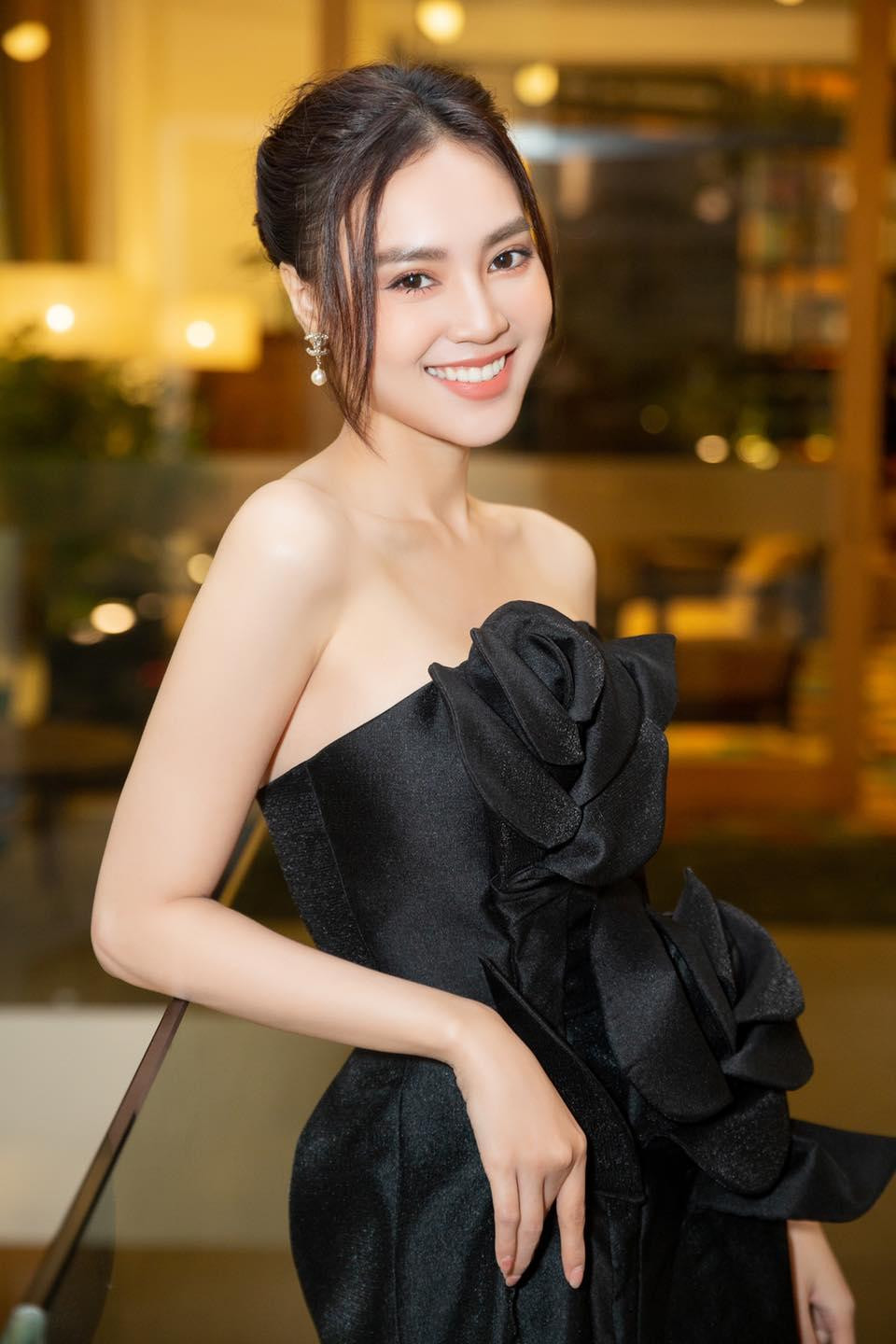 Ninh Dương Lan Ngọc được nhiều người yêu thương bởi tinh thần làm việc chăm chỉ. Ninh Dương Lan Ngọc được nhiều người yêu thương bởi tinh thần làm việc chăm chỉ.