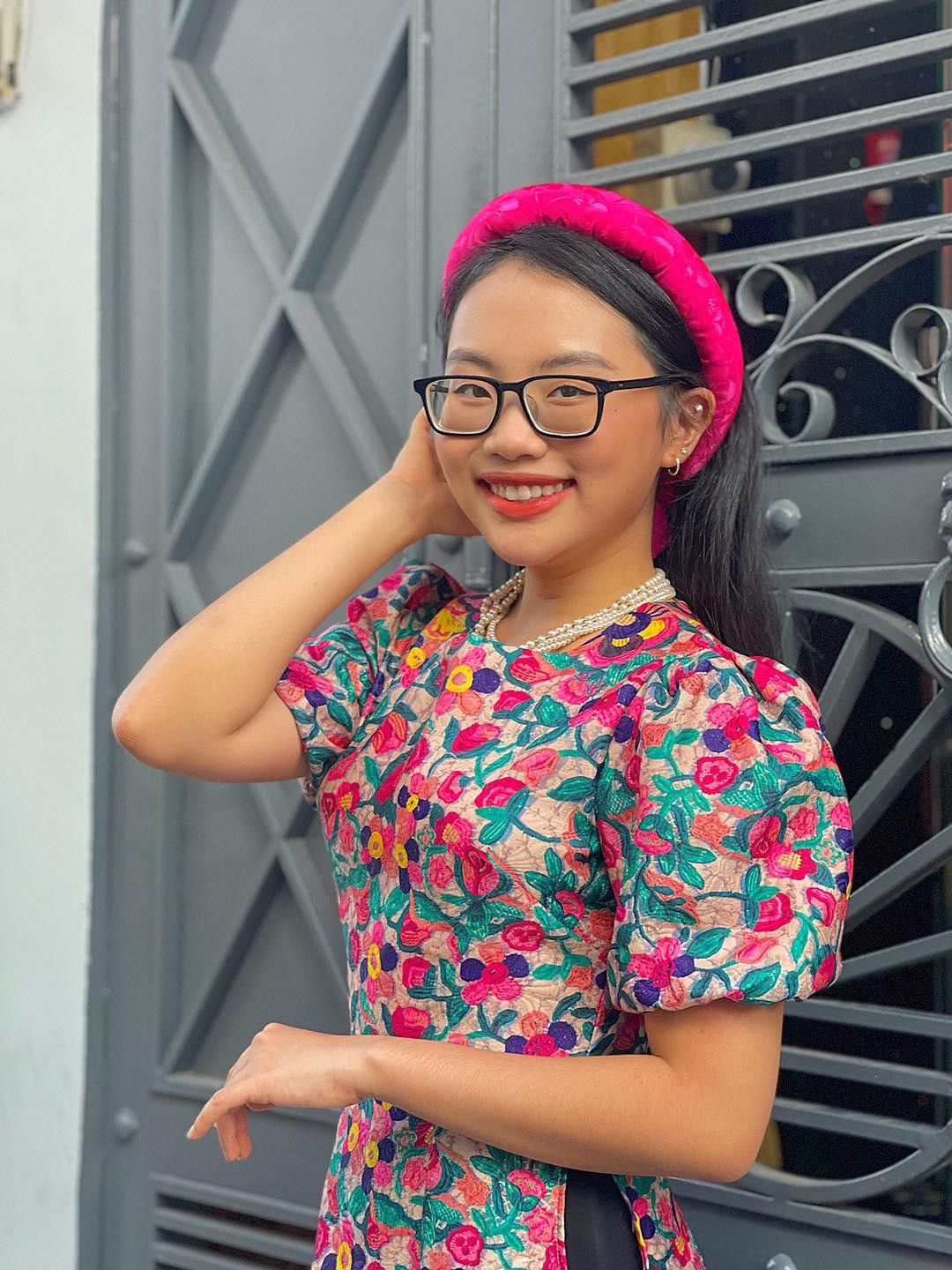 Không chỉ trưởng thành trong giọng hát, Phương Mỹ Chi còn "ghi điểm" trong lòng người hâm mộ bởi sự duyên dáng và cách ứng xử tinh tế, linh hoạt.