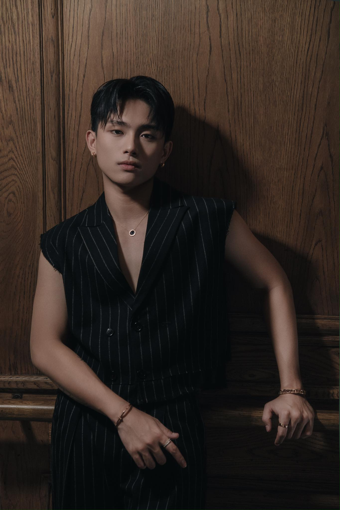 Sau khi tách ra hoạt động solo, Grey D được mệnh danh là "Hoàng tử nhạc số". Sau khi tách ra hoạt động solo, Grey D được mệnh danh là "Hoàng tử nhạc số".