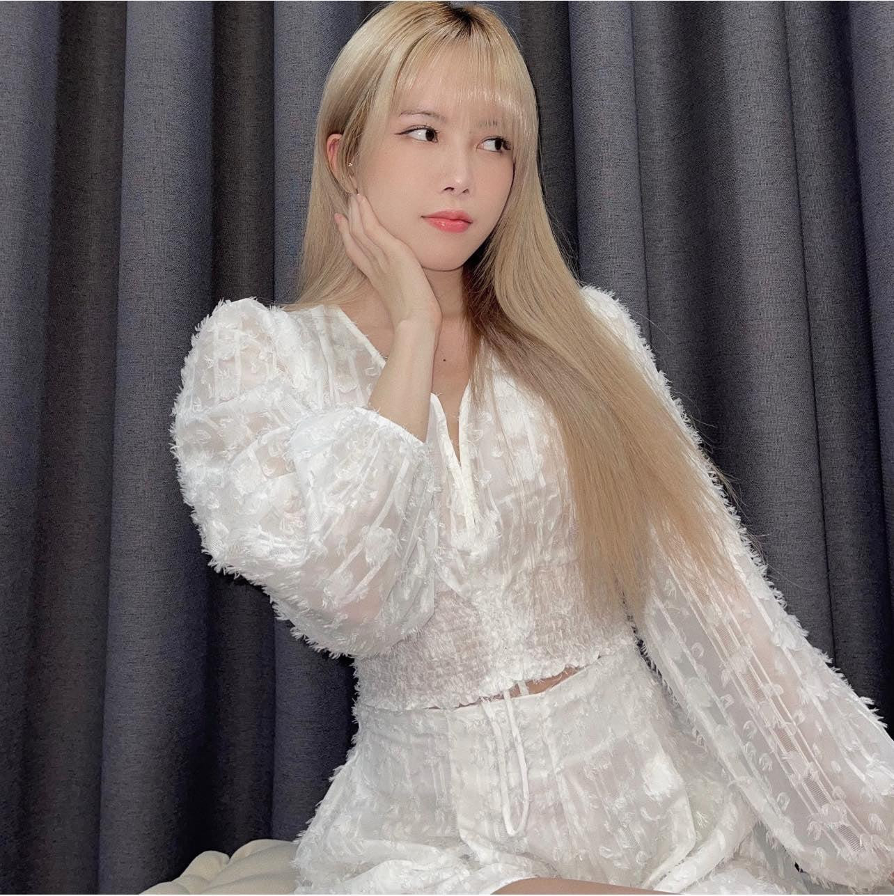 Sau khi drama "trà xanh" nổ ra, không chỉ lượng tương tác các tài khoản MXH tăng vọt mà sản phẩm ca nhạc của Thiều Bảo Trâm cũng liên tục tăng view trên YouTube.