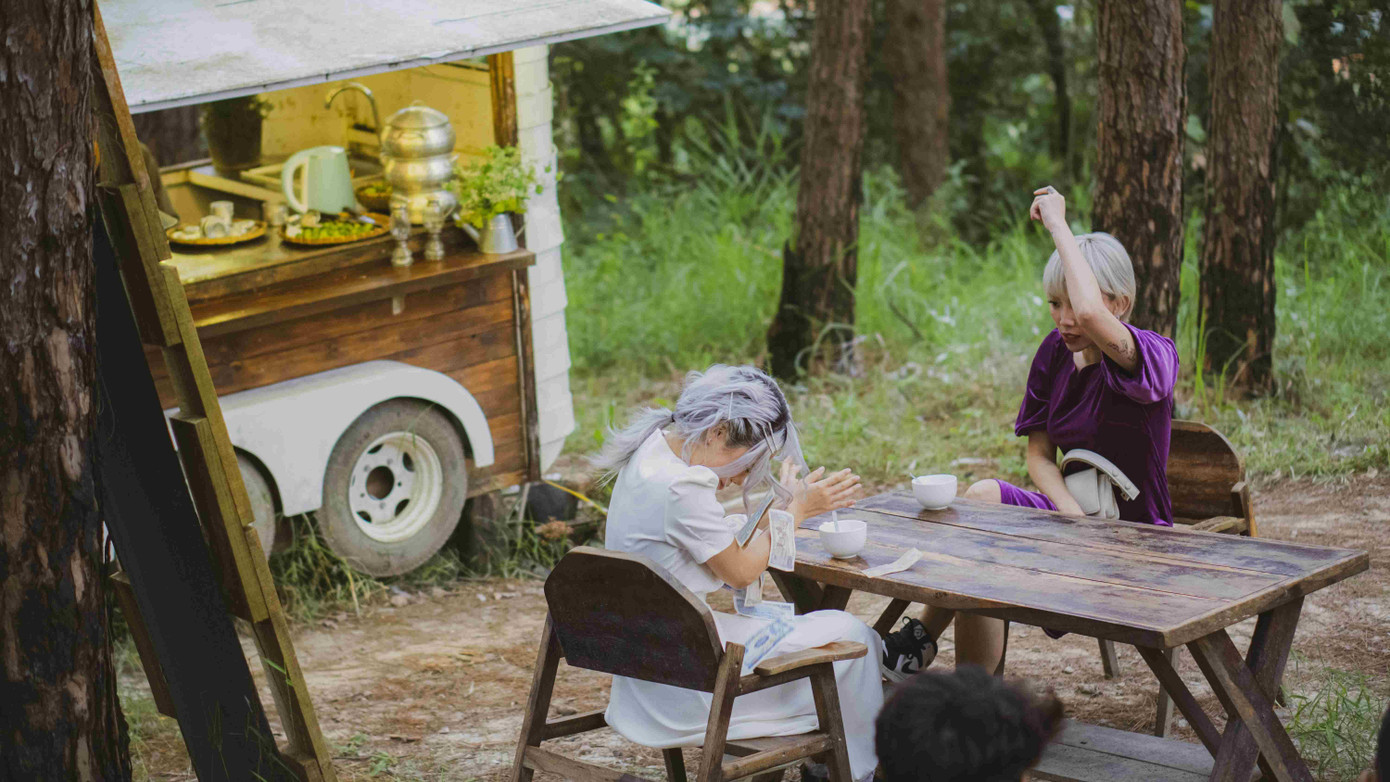 Trong teaser mới nhất này, Tóc Tiên và tlinh khiến người xem không ngừng “đoán già đoán non” về câu chuyện mà 2 nữ nghệ sĩ thể hiện. Trong teaser mới nhất này, Tóc Tiên và tlinh khiến người xem không ngừng “đoán già đoán non” về câu chuyện mà 2 nữ nghệ sĩ thể hiện.