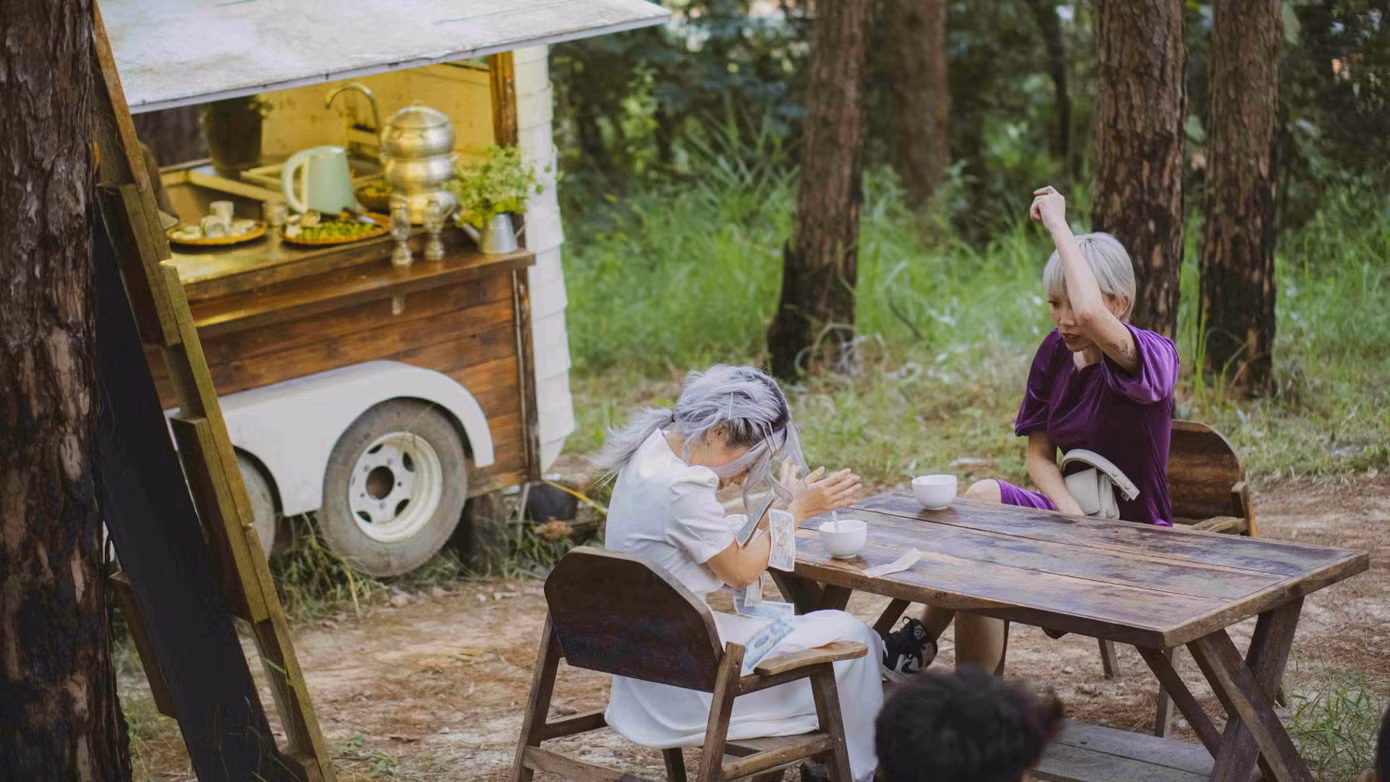 Trong teaser mới nhất này, Tóc Tiên và tlinh khiến người xem không ngừng “đoán già đoán non” về câu chuyện mà 2 nữ nghệ sĩ thể hiện.