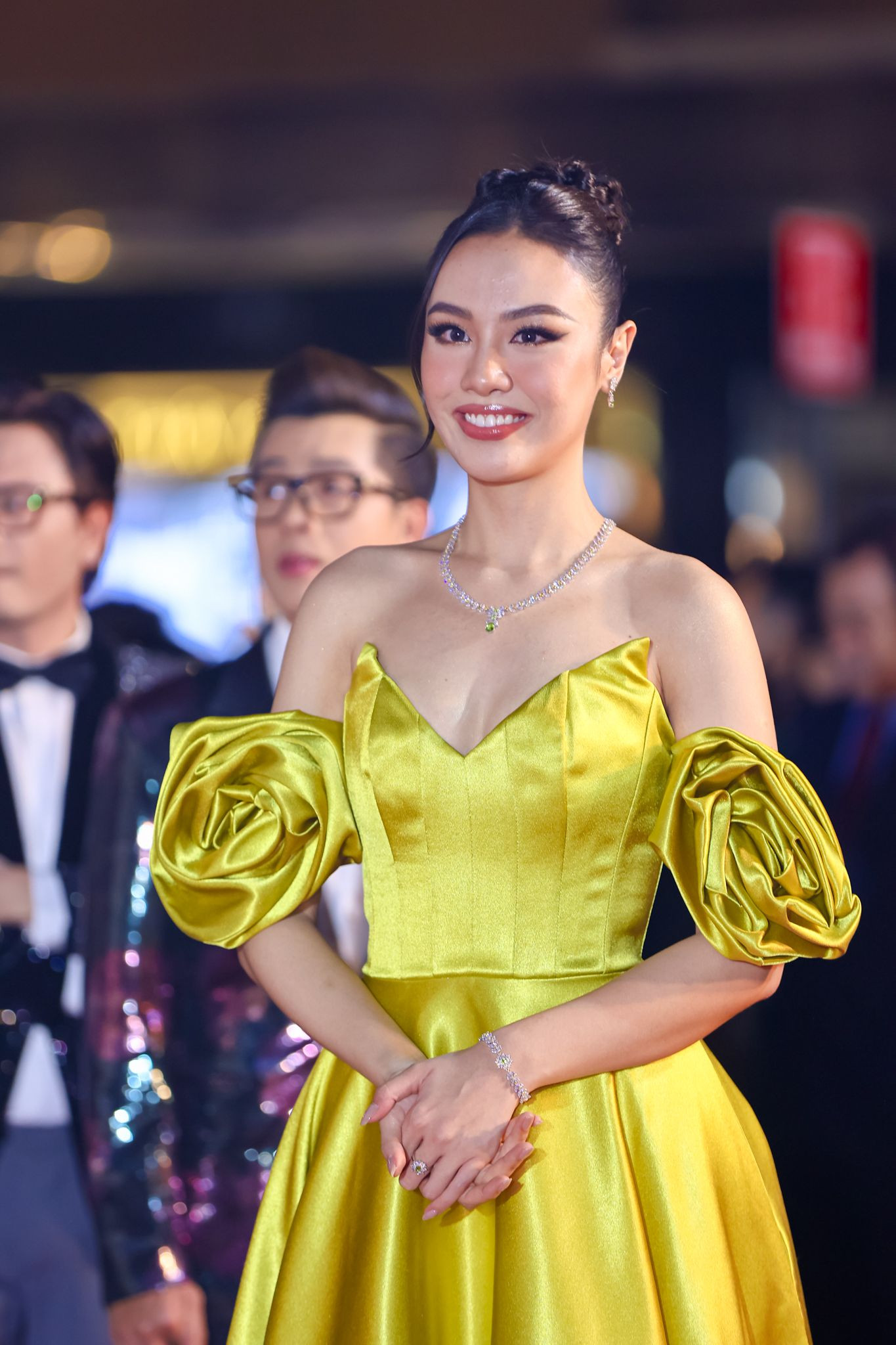 Á hậu Hoàn vũ Việt Nam Thủy Tiên xuất hiện lộng lẫy như một công chúa tại thảm đỏ. Á hậu Hoàn vũ Việt Nam Thủy Tiên xuất hiện lộng lẫy như một công chúa tại thảm đỏ.