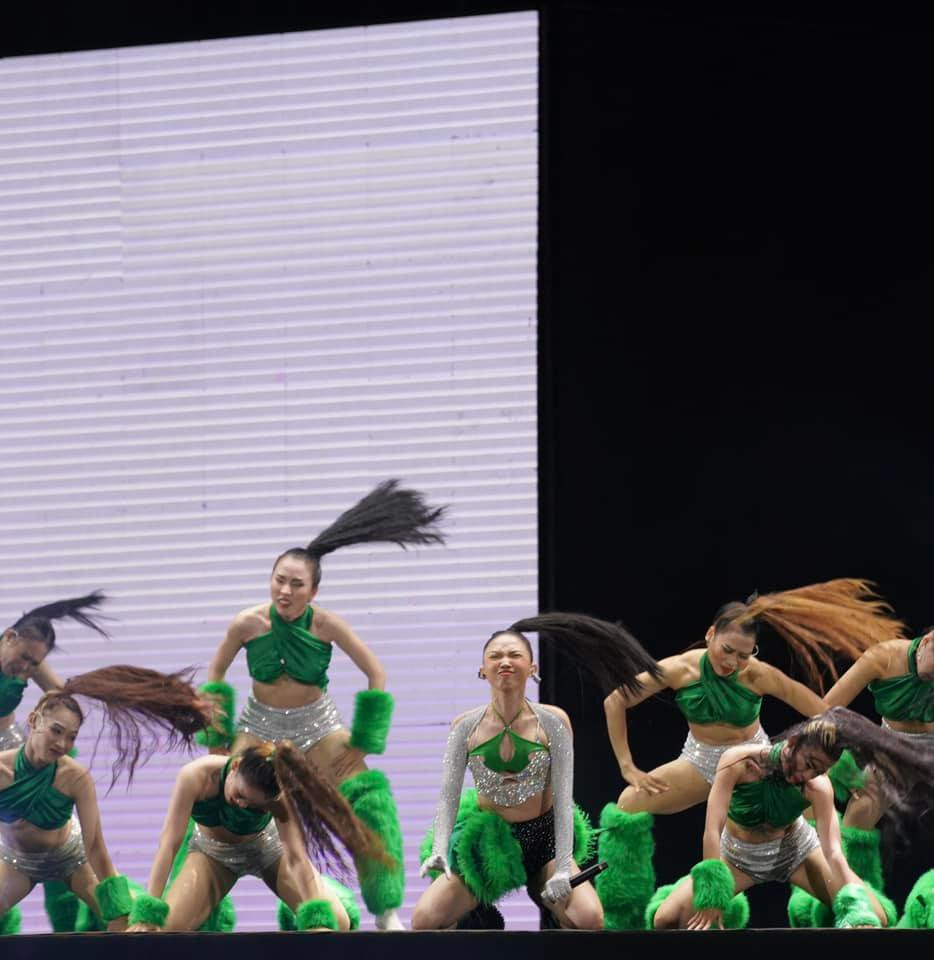 Fan: Xoay tóc thôi mà, có cần đau khổ tâm can đến vậy không Tiên ơi?