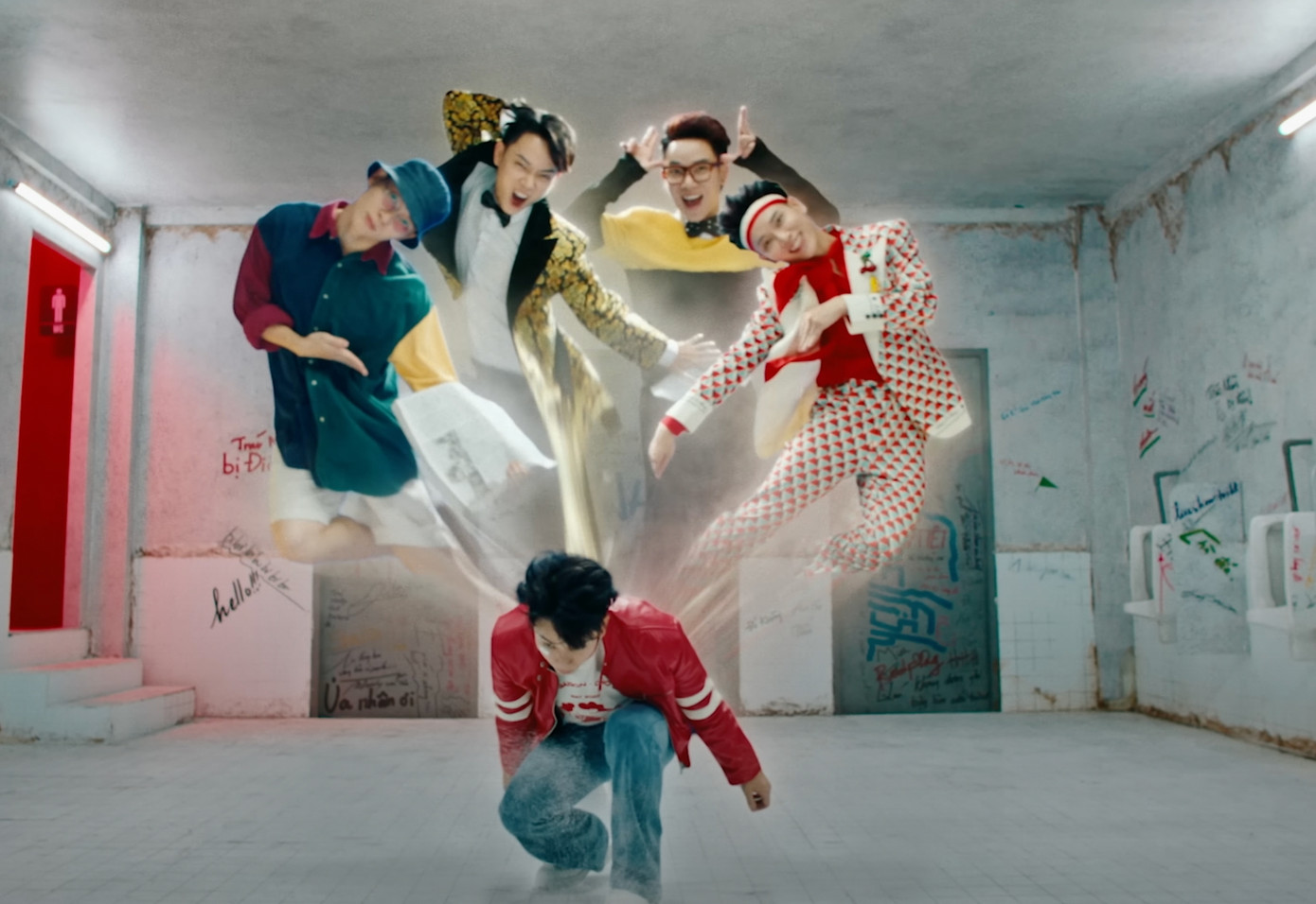 Nam ca sĩ đã nhảy tổng cộng 500 lần trong gần 12 tiếng để hoàn thiện cảnh quay gồm 6 hình tượng khác nhau.