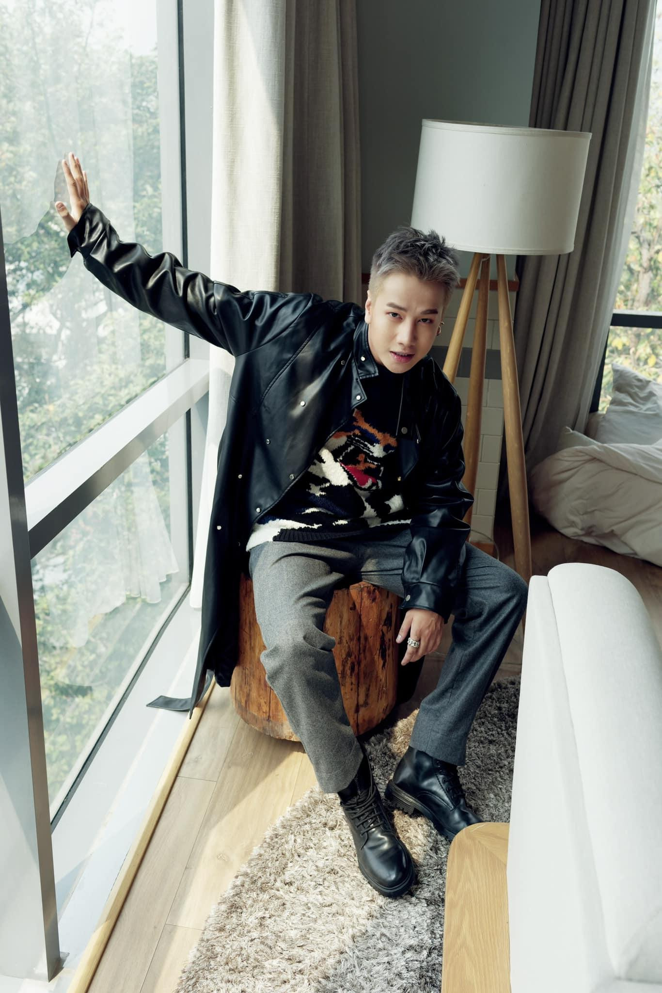 Hiện tại, Lou Hoàng chưa tiết lộ thêm thông tin về tình trạng sức khỏe của mình. Hiện tại, Lou Hoàng chưa tiết lộ thêm thông tin về tình trạng sức khỏe của mình.