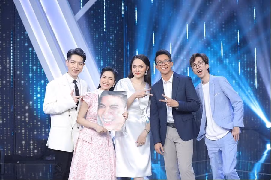 Ngay từ những ngày đầu bên nhau, cả hai bên gia đình đều ủng hộ chuyện tình của Hương Giang và Matt Liu. Ngay từ những ngày đầu bên nhau, cả hai bên gia đình đều ủng hộ chuyện tình của Hương Giang và Matt Liu.