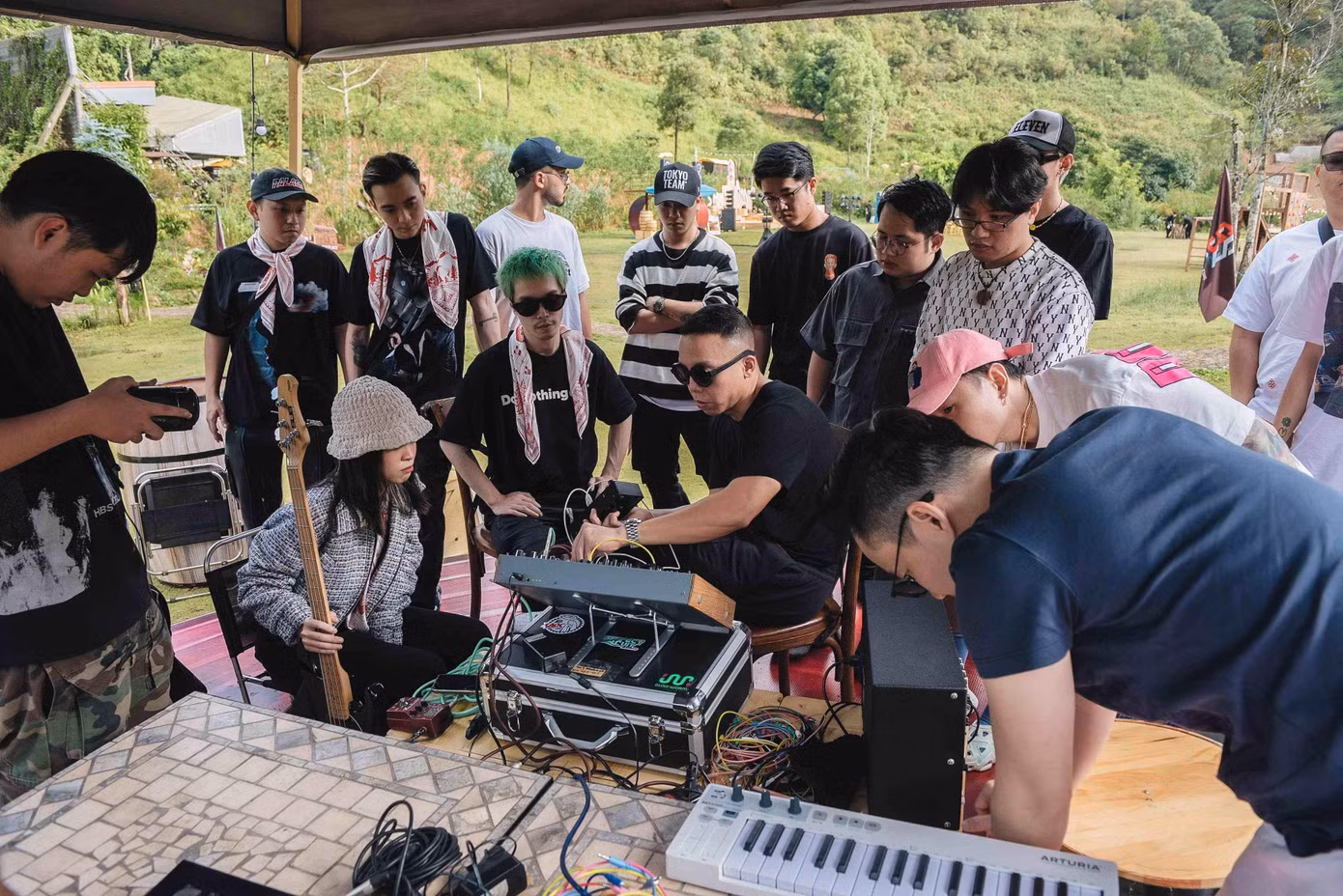 Dàn rapper 2 mùa Rap Việt đổ bộ trại sáng tác Space Jam, thầy trò Binz - Gonzo "bắn rap" cực chất ảnh 1