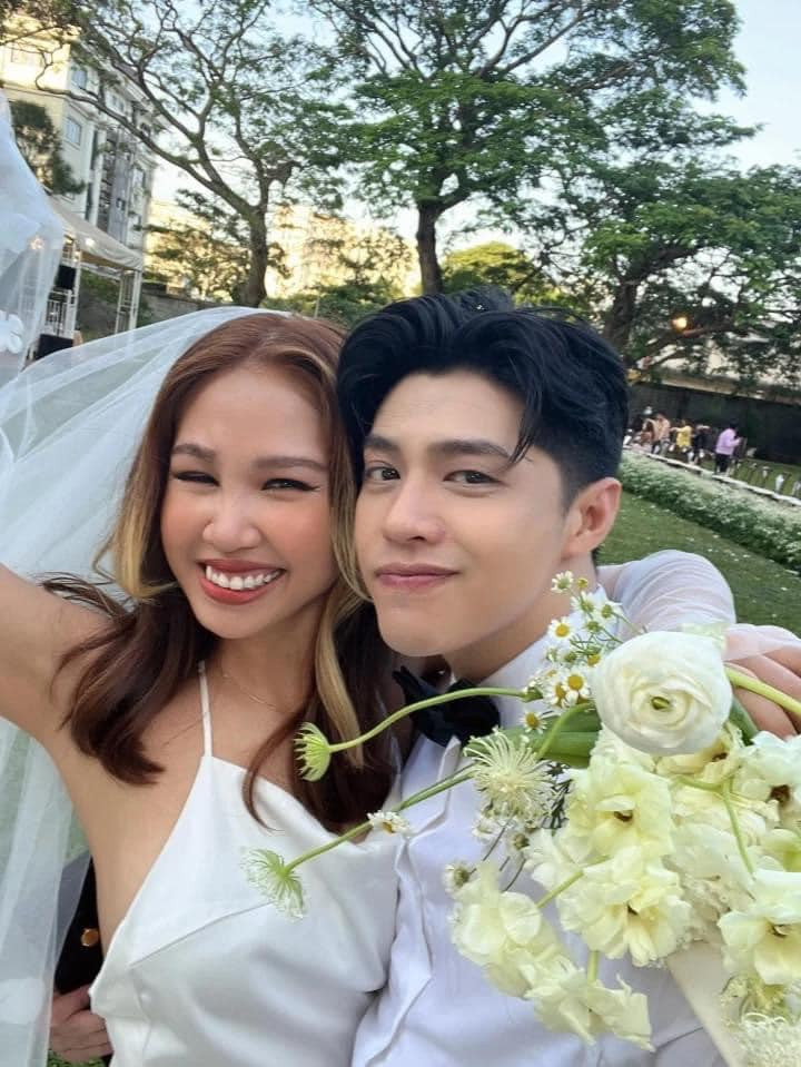 Cô dâu và Noo Phước Thịnh là bạn thân hơn 10 năm. Cô dâu và Noo Phước Thịnh là bạn thân hơn 10 năm.