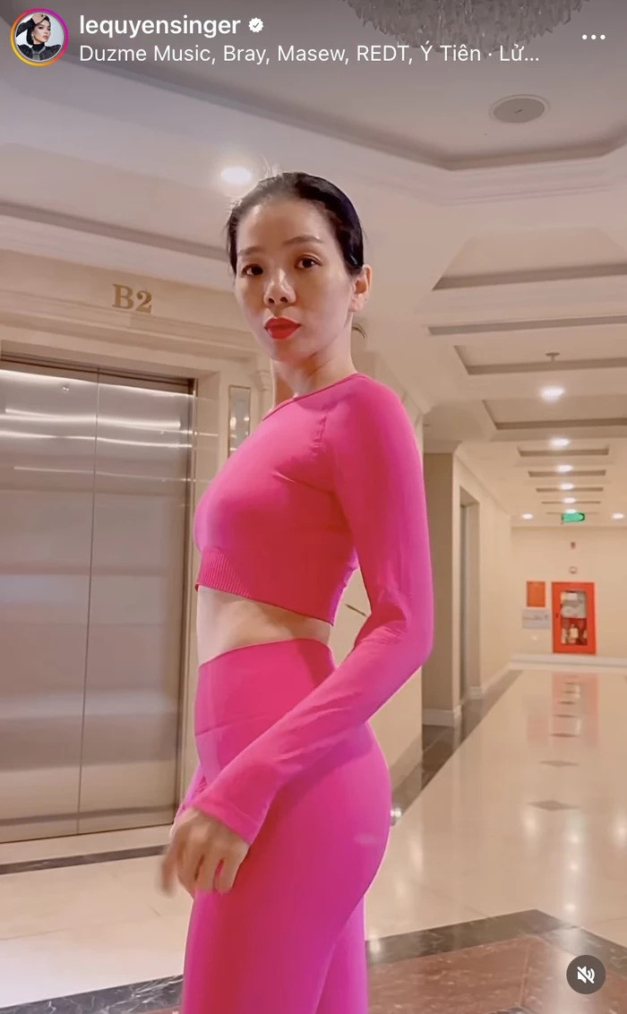 Là một trong số những người đẹp luôn chú trọng việc luyện tập hình thể nên không khó để Lệ Quyên duy trì vóc dáng thon gọn sau những ngày ăn Tết. Là một trong số những người đẹp luôn chú trọng việc luyện tập hình thể nên không khó để Lệ Quyên duy trì vóc dáng thon gọn sau những ngày ăn Tết.