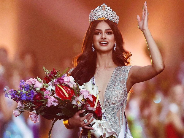Khoảnh khắc Harnaaz Sandhu đăng quang Miss Universe 2021.
