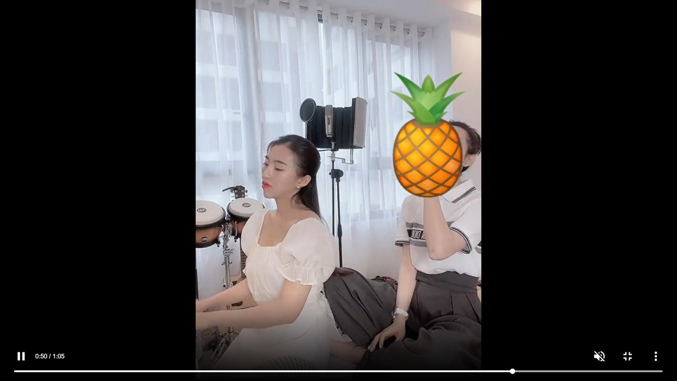 Video luyện tập do một nữ giảng viên thanh nhạc đăng tải khiến cộng đồng mạng nghi ngờ Hiền Hồ sắp trở lại showbiz. Video luyện tập do một nữ giảng viên thanh nhạc đăng tải khiến cộng đồng mạng nghi ngờ Hiền Hồ sắp trở lại showbiz.