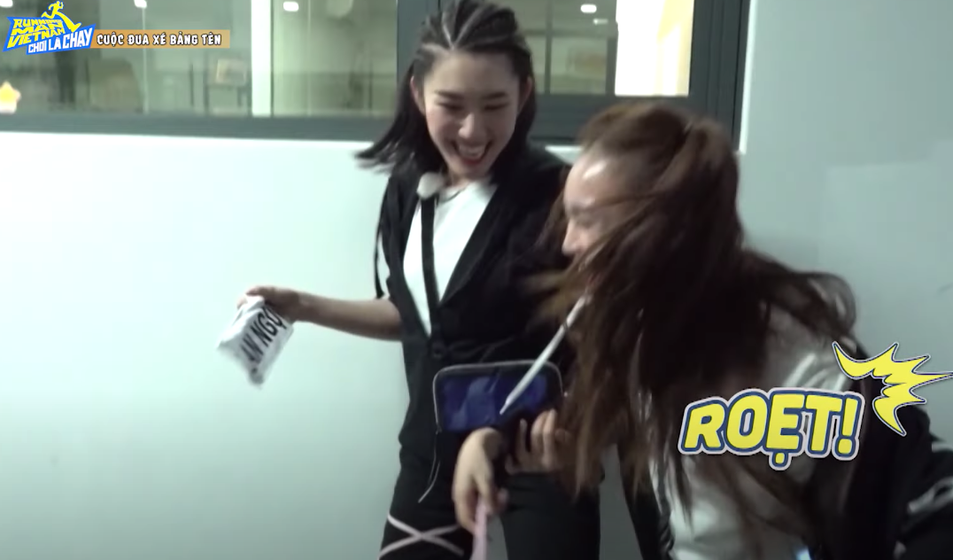 Là một người đã "kinh" qua cả tá màn vật lộn xé bảng tên từ mùa trước, thật khó hiểu khi Lan Ngọc lại dễ dàng "vạch áo cho người... xé bảng tên" như thế?