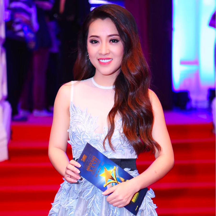 Những ngày đầu tham gia showbiz, Puka chưa biết cách make-up và phối đồ chuẩn chỉnh...