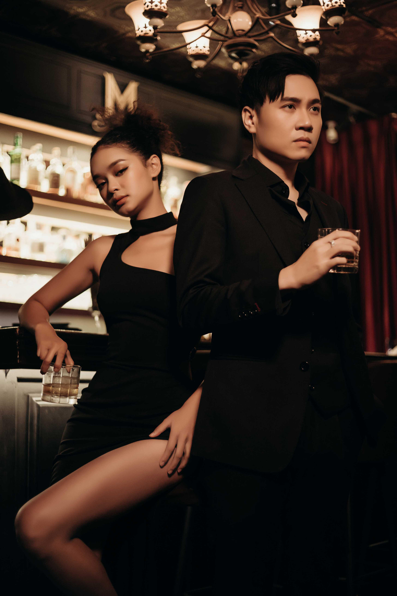 Dù vẫn là mô tuýp tình tay ba quen thuộc nhưng Vương Anh Tú đã thành công khi tái hiện chân thật những đau đớn của người ở lại trong một cuộc tình phản bội. Dù vẫn là mô tuýp tình tay ba quen thuộc nhưng Vương Anh Tú đã thành công khi tái hiện chân thật những đau đớn của người ở lại trong một cuộc tình phản bội.